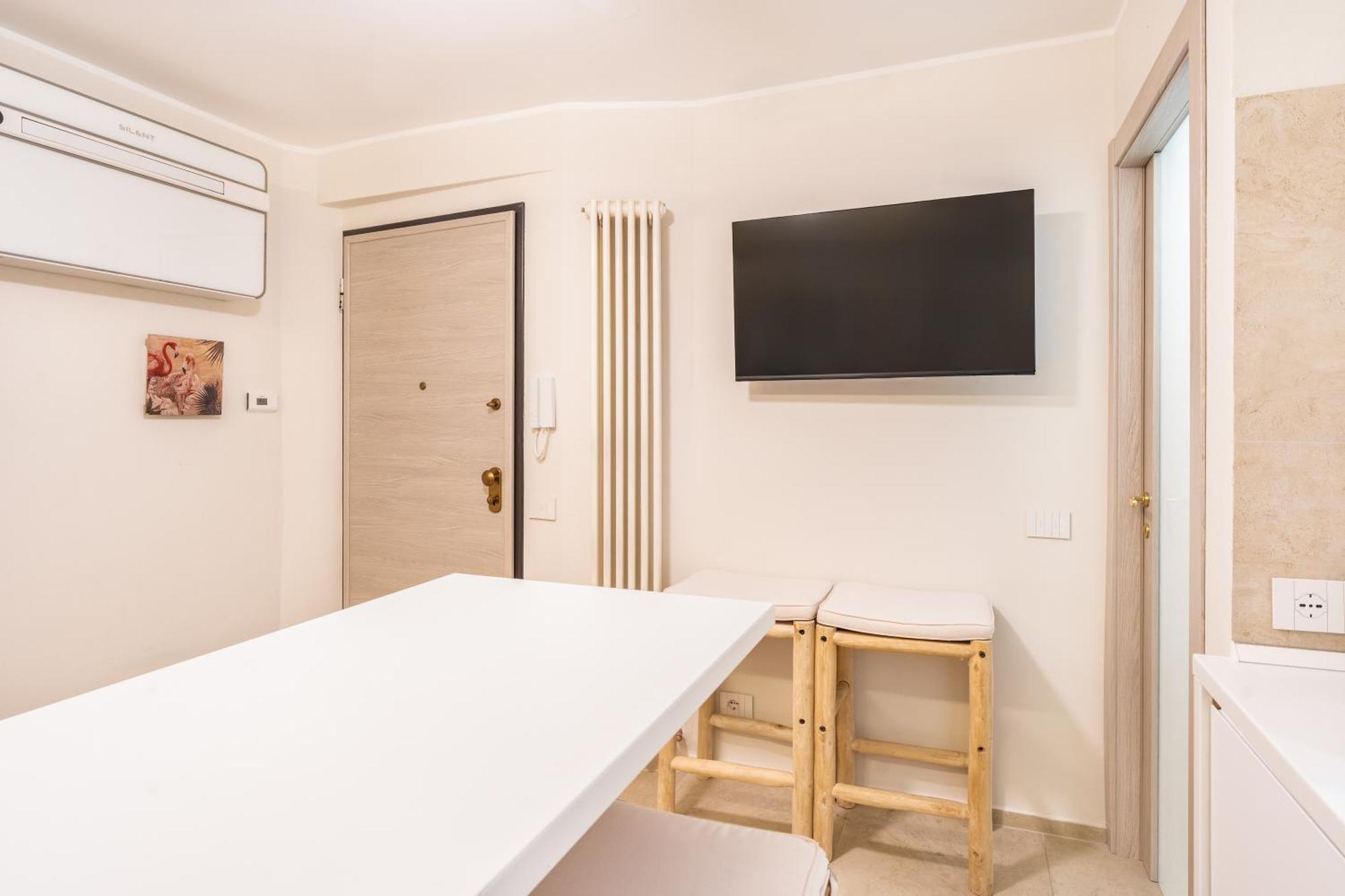Lecco Antico Pozzo - Modern Suite ภายนอก รูปภาพ